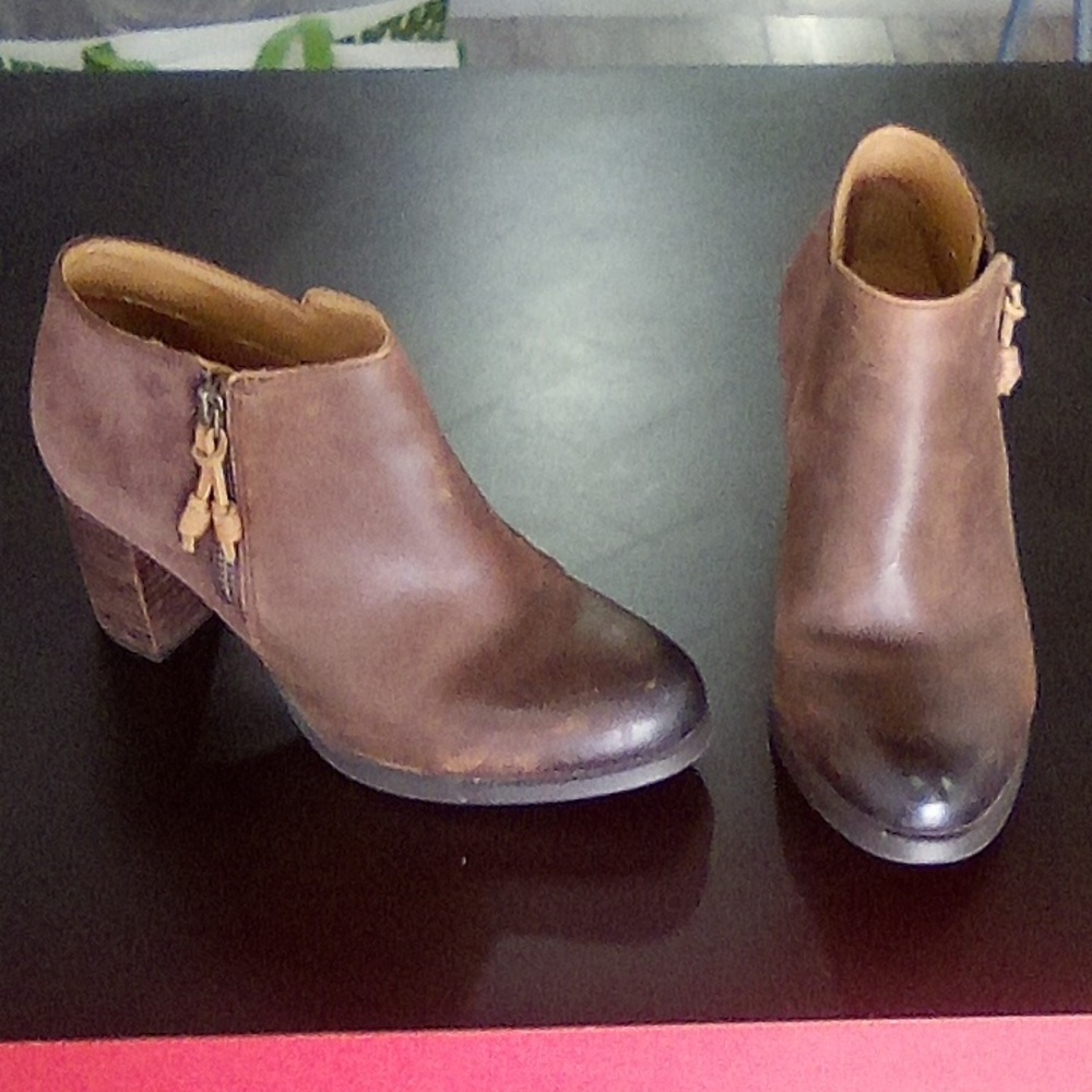 Sperry Ankle Bootie size 7